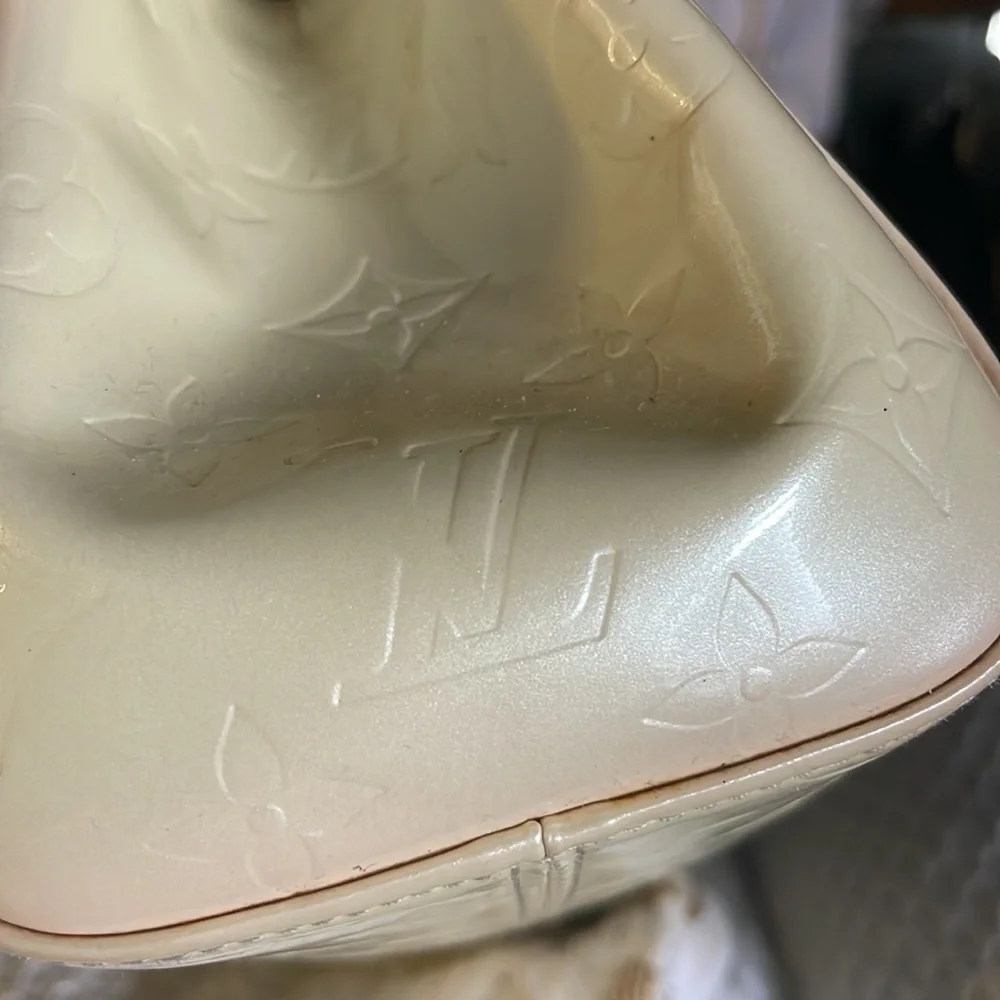 Authentic Louis Vuitton Pearl Venis Purse - Picture 6 of 6